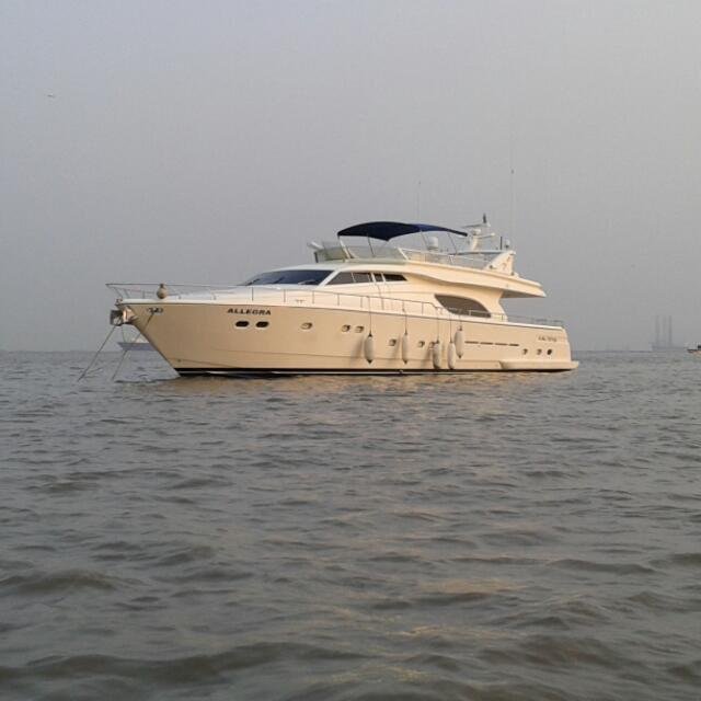 Ferretti 880